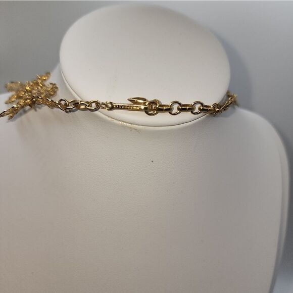 Vendome Flower Mesh Bib Necklace and Clip On Earrings Set 1960s Vtg - Picture 8 of 9